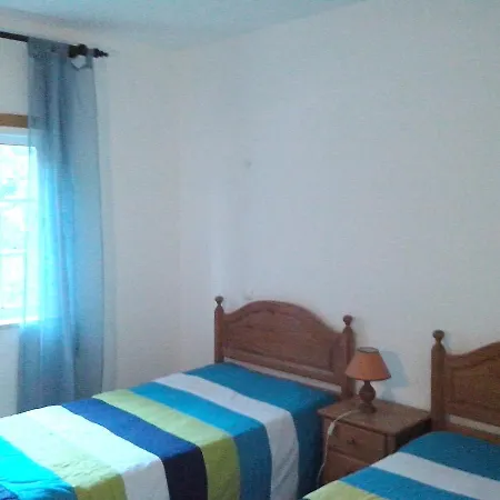 Seaside Oasis: 2-bedroom With Pool And Wi-fi Albufeira