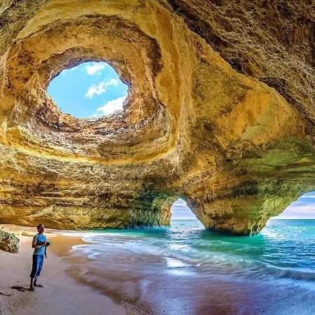 Seaside Oasis: 2-bedroom With Pool And Wi-fi * Albufeira