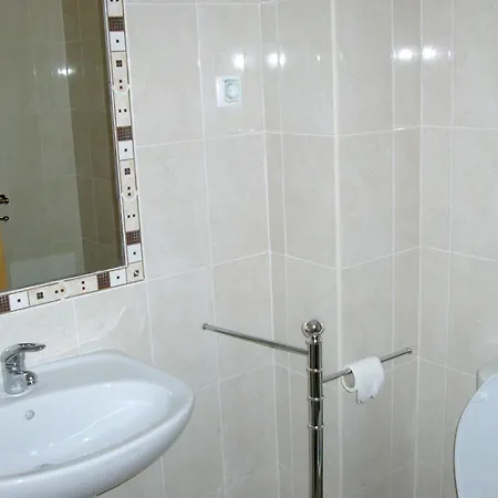 아파트 Welcoming In 80 M² With Shared Pool *