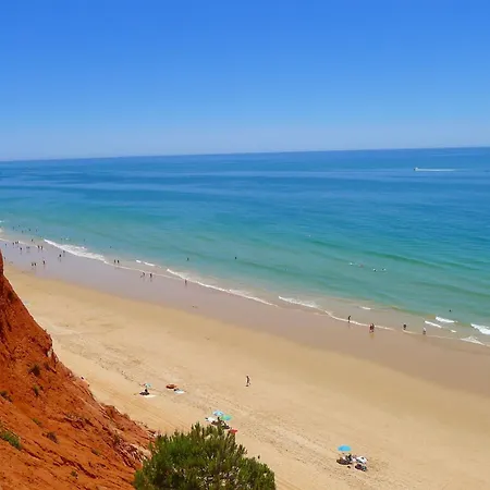 Welcoming In 80 M² With Shared Pool Albufeira