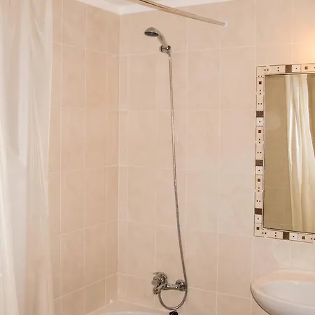 아파트 Welcoming In 80 M² With Shared Pool 알부페이라